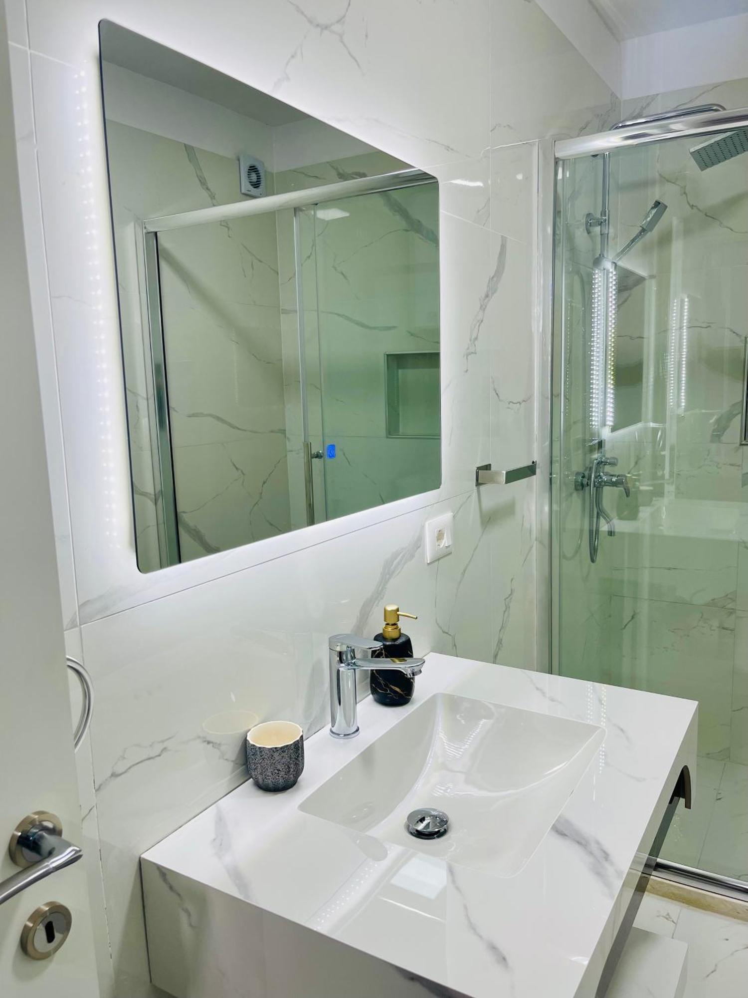 Albis Apartment 2 티라나 외부 사진